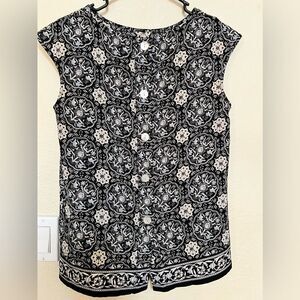 ❄️ LADIES FLORAL SLEEVELESS TOP- SIZE MEDIUM